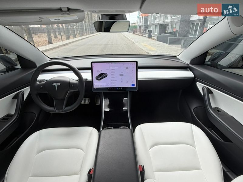 Седан Tesla Model 3 2019 в Чернігові