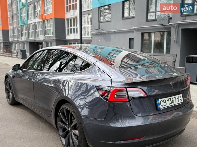 Седан Tesla Model 3 2019 в Чернігові