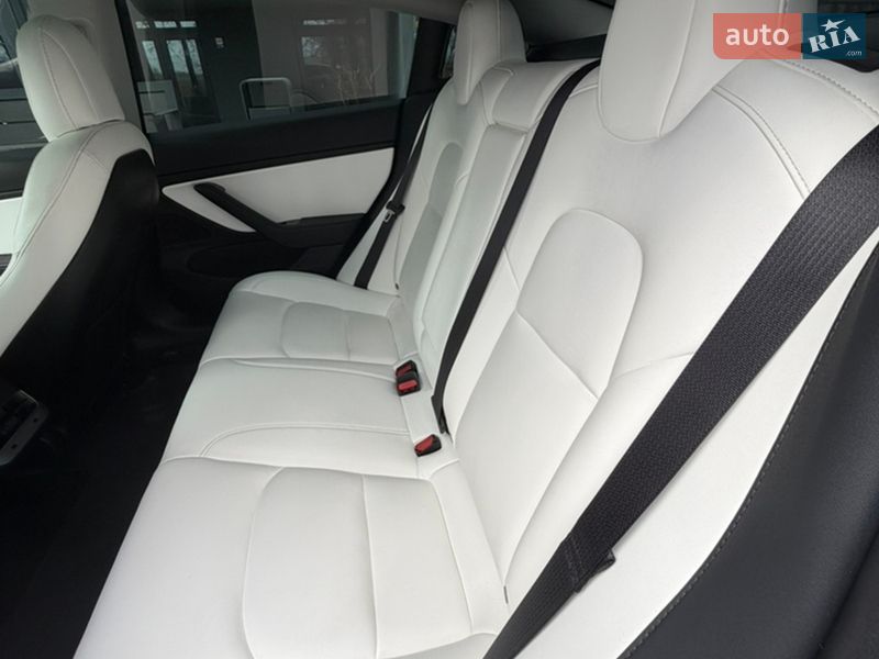 Седан Tesla Model 3 2019 в Чернігові