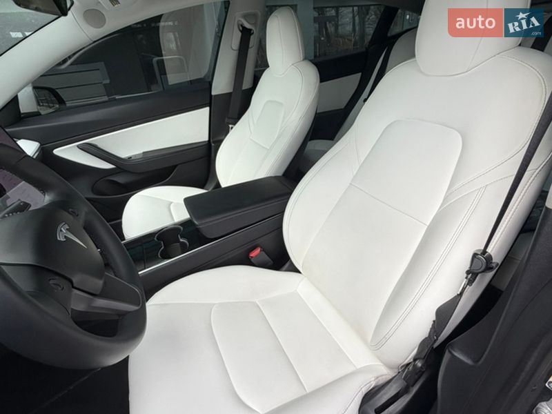 Седан Tesla Model 3 2019 в Чернігові