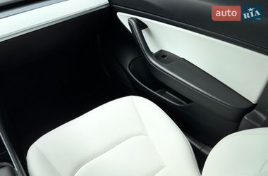 Седан Tesla Model 3 2019 в Чернігові