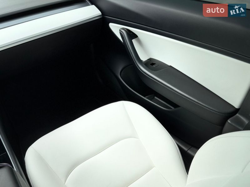 Седан Tesla Model 3 2019 в Чернігові
