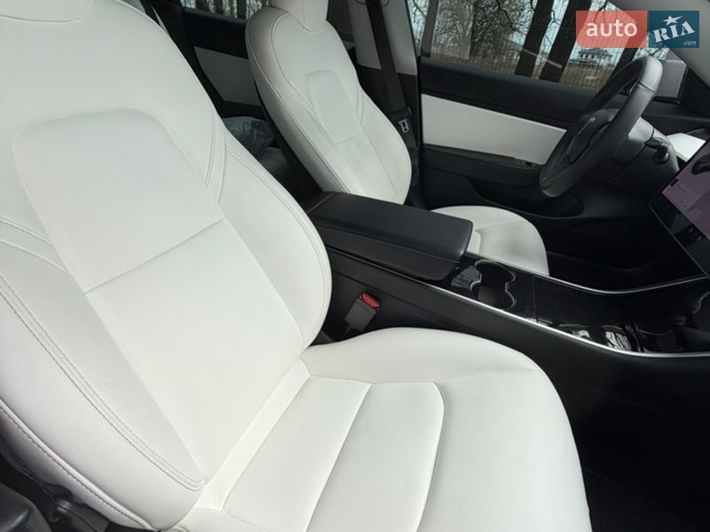 Седан Tesla Model 3 2019 в Чернігові