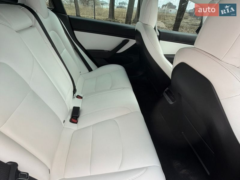 Седан Tesla Model 3 2019 в Чернігові