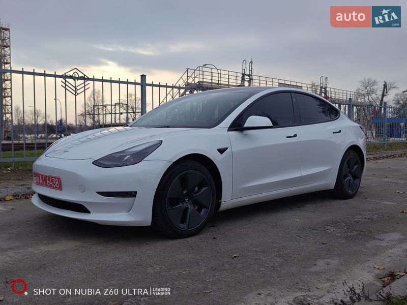 Седан Tesla Model 3 2023 в Кременчуці