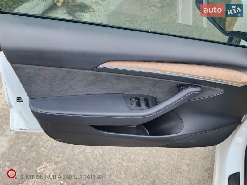 Седан Tesla Model 3 2023 в Кременчуці