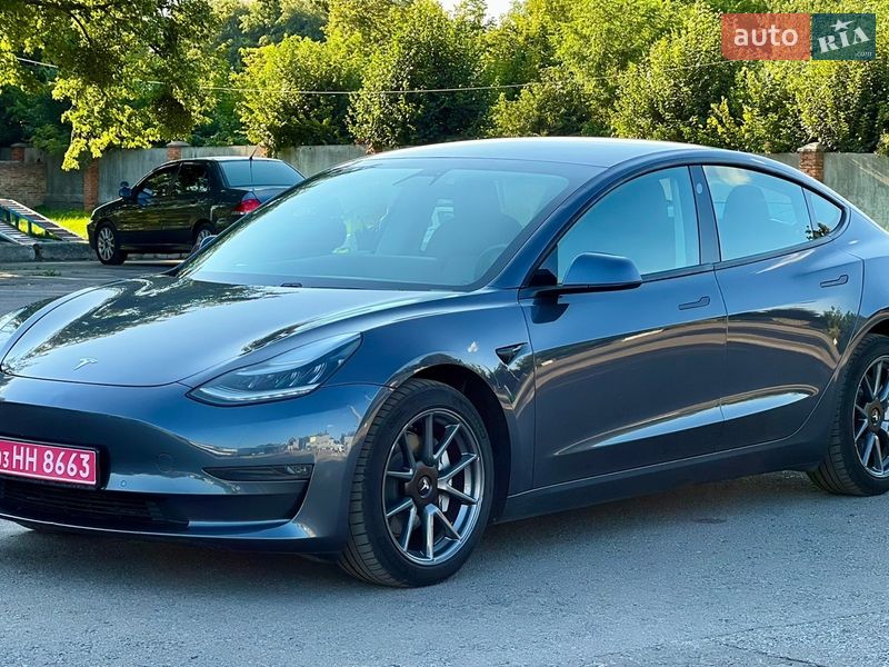 Седан Tesla Model 3 2020 в Рівному