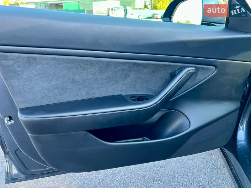 Седан Tesla Model 3 2020 в Рівному