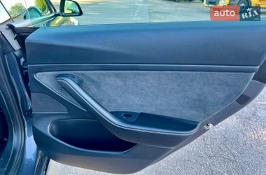 Седан Tesla Model 3 2020 в Рівному