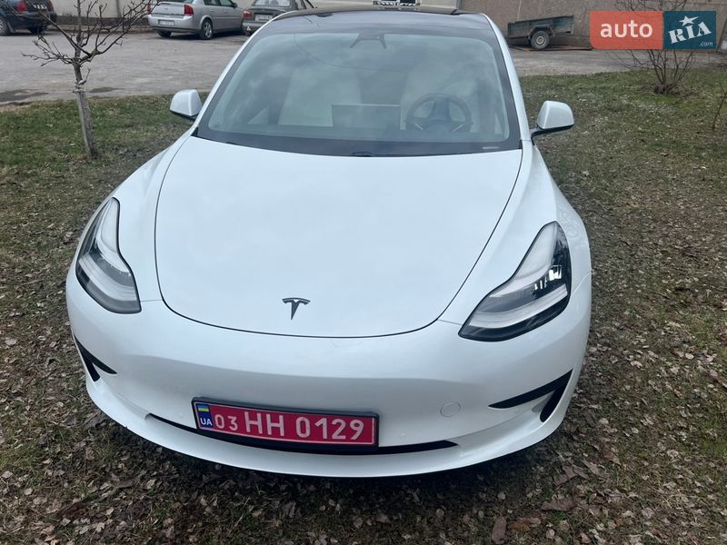 Седан Tesla Model 3 2020 в Збаражі