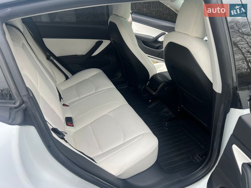 Седан Tesla Model 3 2020 в Збаражі