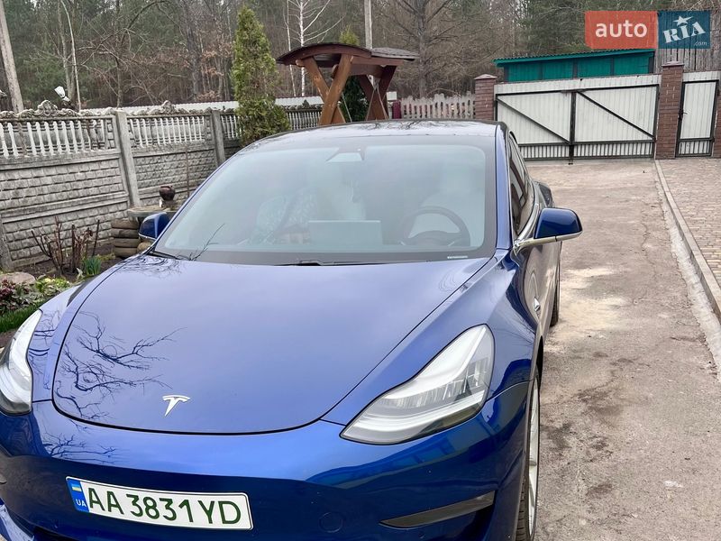 Седан Tesla Model 3 2020 в Киеве