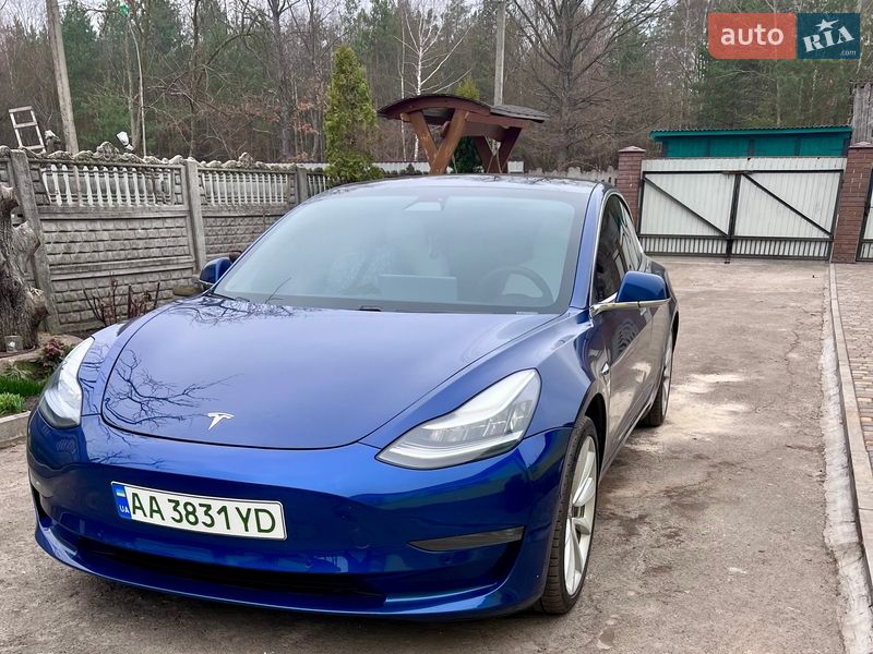 Седан Tesla Model 3 2020 в Киеве