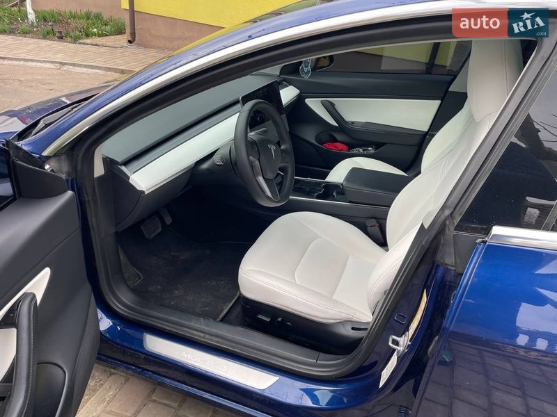 Седан Tesla Model 3 2020 в Киеве