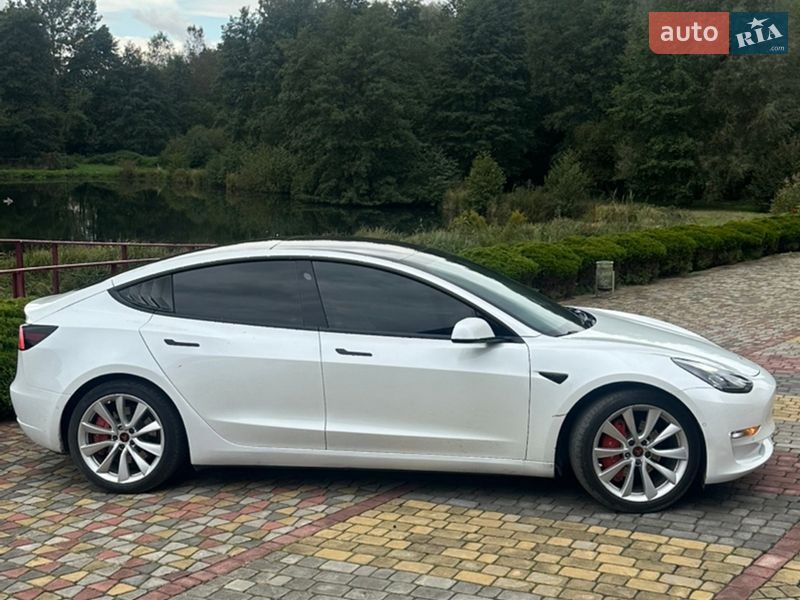 Седан Tesla Model 3 2021 в Львові