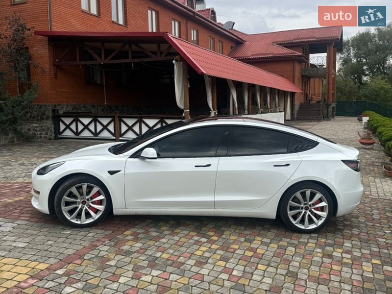 Седан Tesla Model 3 2021 в Львові