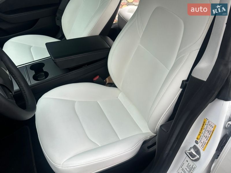 Седан Tesla Model 3 2021 в Львові