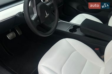 Седан Tesla Model 3 2021 в Львові