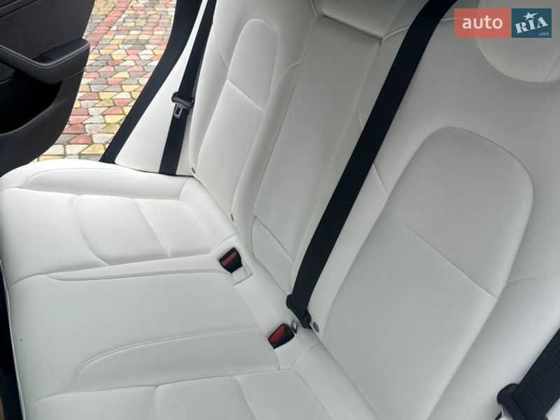 Седан Tesla Model 3 2021 в Львові