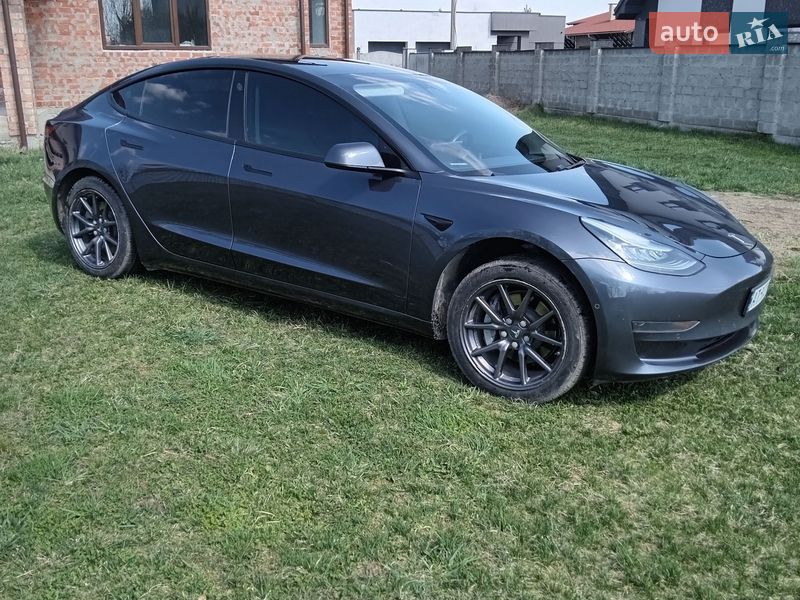 Tesla Model 3 2020