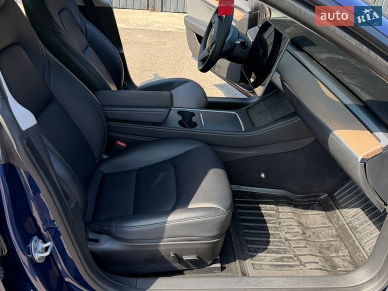 Седан Tesla Model 3 2023 в Тячеве