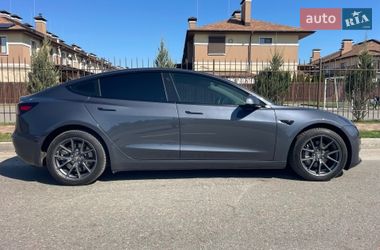 Седан Tesla Model 3 2022 в Киеве