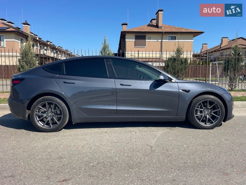 Седан Tesla Model 3 2022 в Киеве