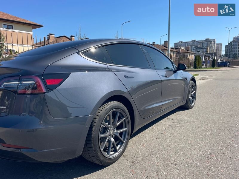 Седан Tesla Model 3 2022 в Киеве