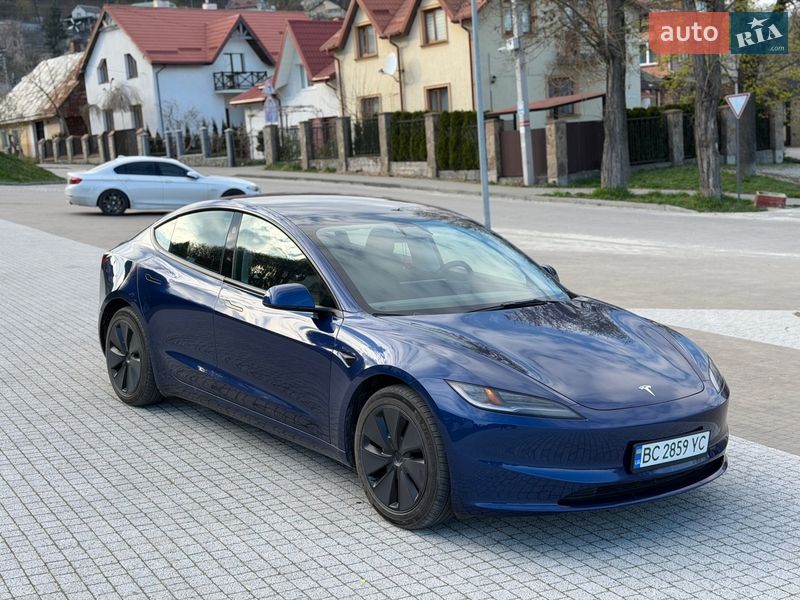 Седан Tesla Model 3 2024 в Львове
