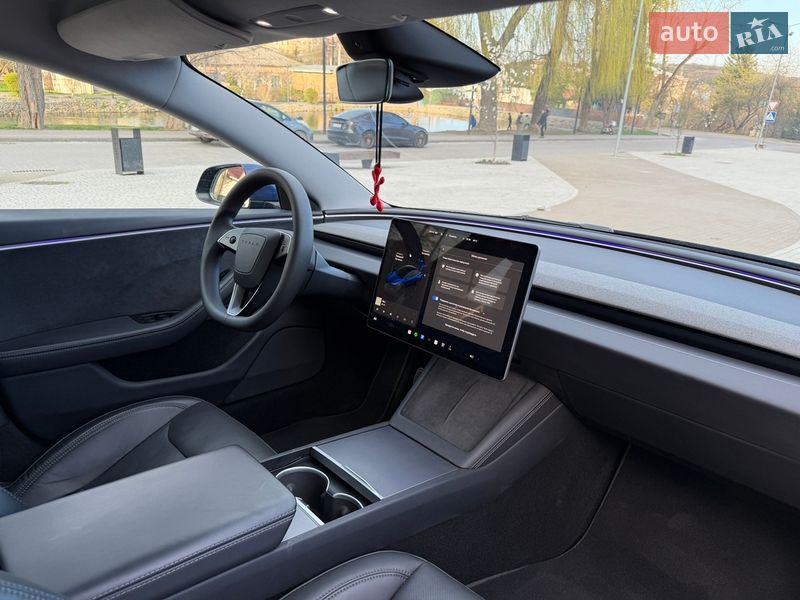 Седан Tesla Model 3 2024 в Львове
