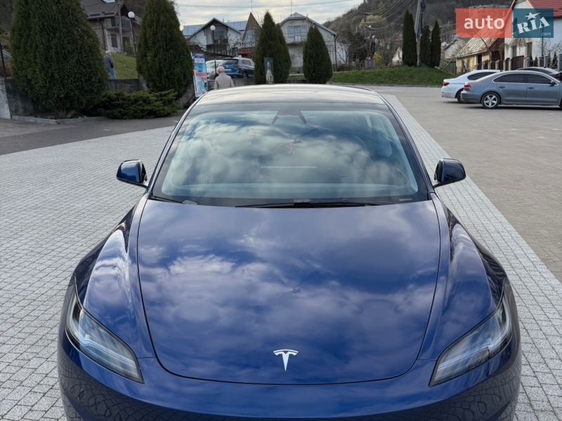 Седан Tesla Model 3 2024 в Львове