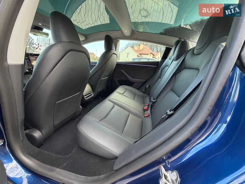 Седан Tesla Model 3 2024 в Львове