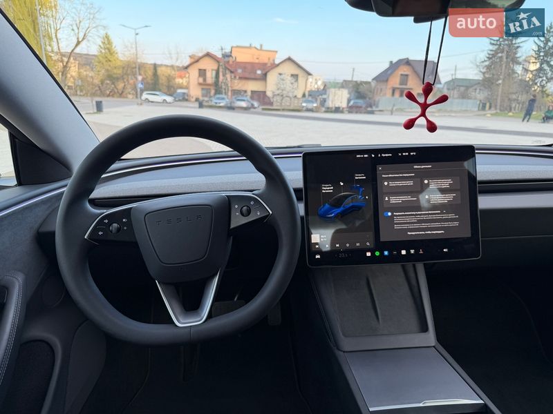 Седан Tesla Model 3 2024 в Львове