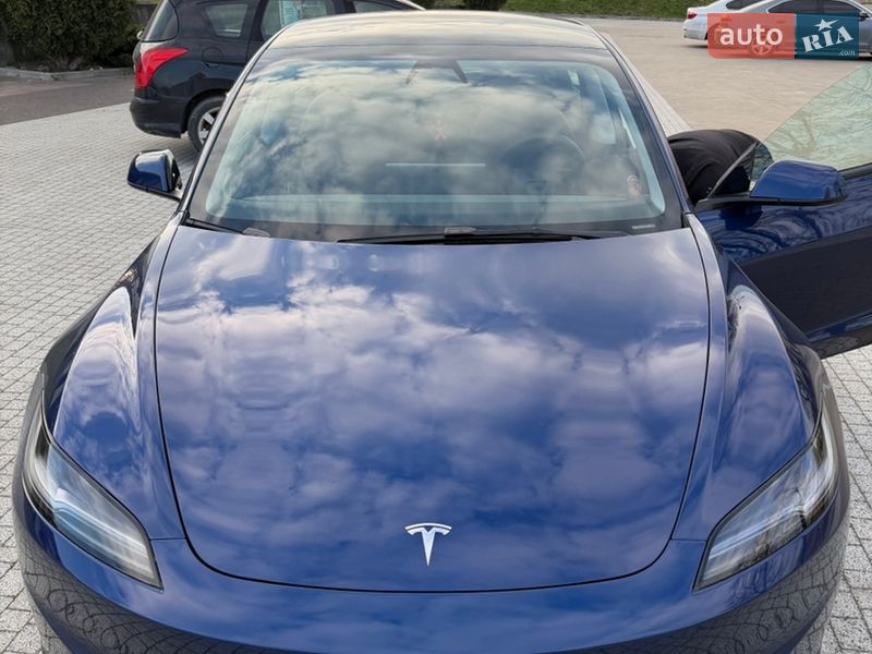 Седан Tesla Model 3 2024 в Львове