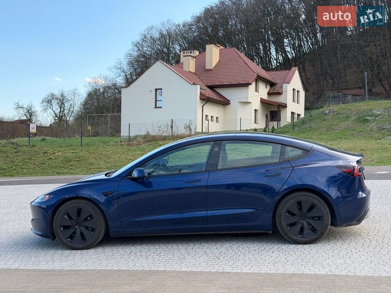 Седан Tesla Model 3 2024 в Львове
