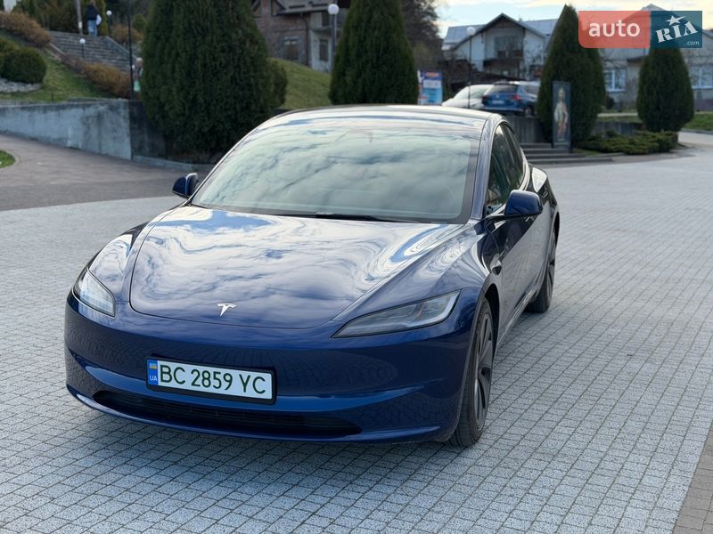 Седан Tesla Model 3 2024 в Львове