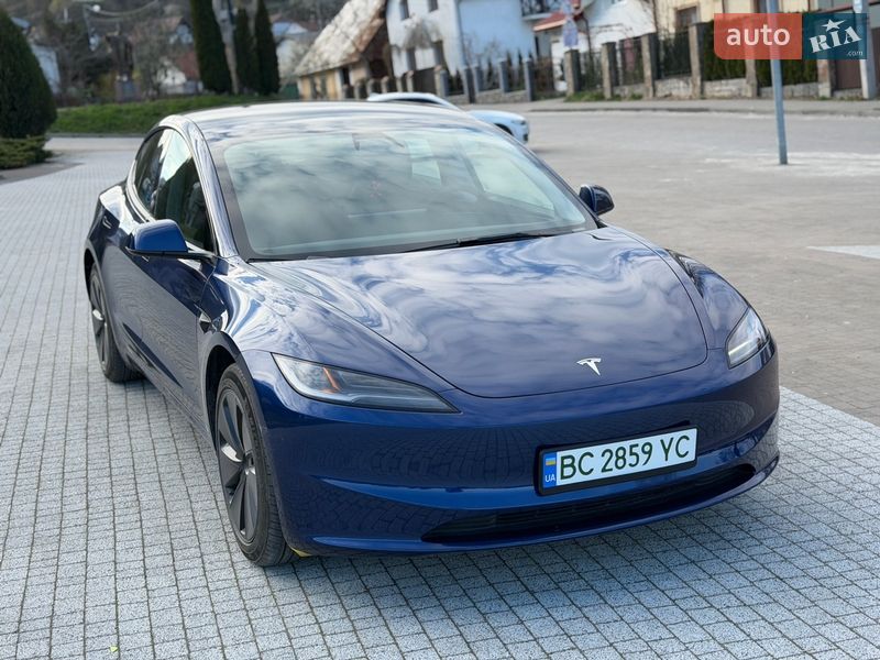 Седан Tesla Model 3 2024 в Львове