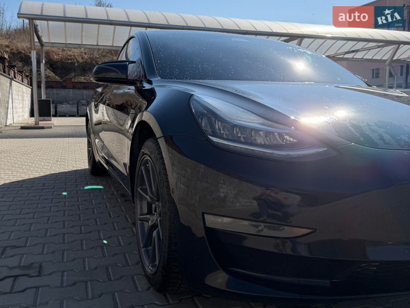 Седан Tesla Model 3 2018 в Ровно