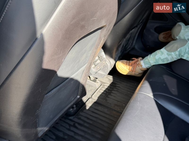 Седан Tesla Model 3 2018 в Ровно