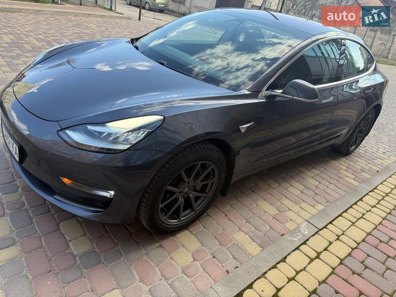 Седан Tesla Model 3 2018 в Вінниці