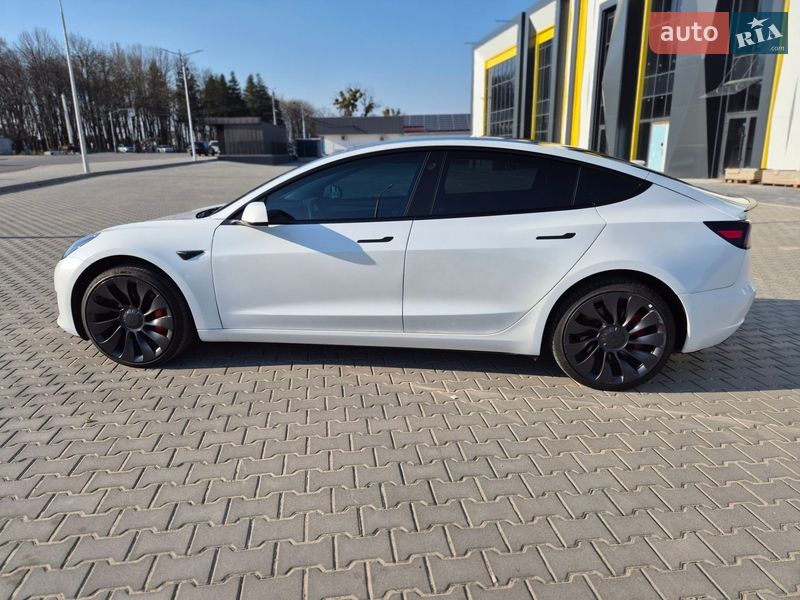 Седан Tesla Model 3 2022 в Виннице