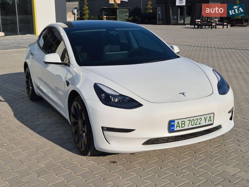 Седан Tesla Model 3 2022 в Виннице