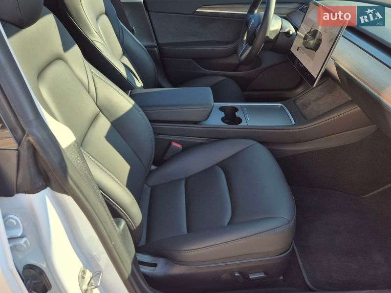 Седан Tesla Model 3 2022 в Виннице