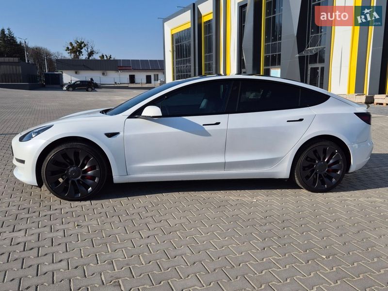 Седан Tesla Model 3 2022 в Виннице