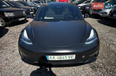 Седан Tesla Model 3 2020 в Киеве