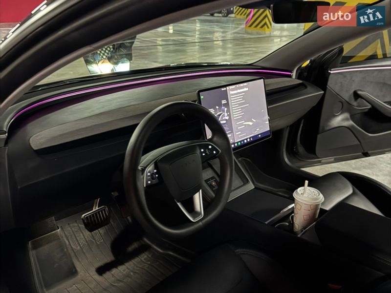 Седан Tesla Model 3 2024 в Ивано-Франковске