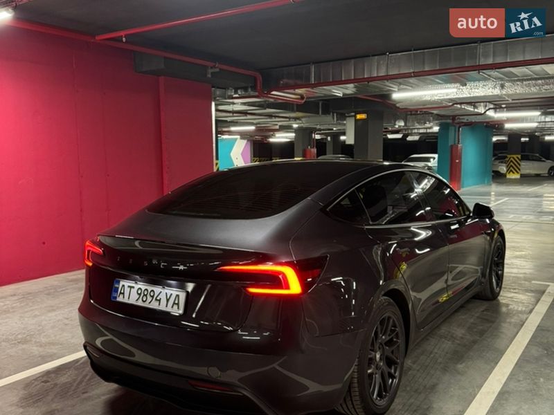Седан Tesla Model 3 2024 в Ивано-Франковске
