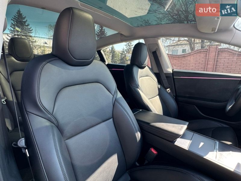 Седан Tesla Model 3 2024 в Ивано-Франковске