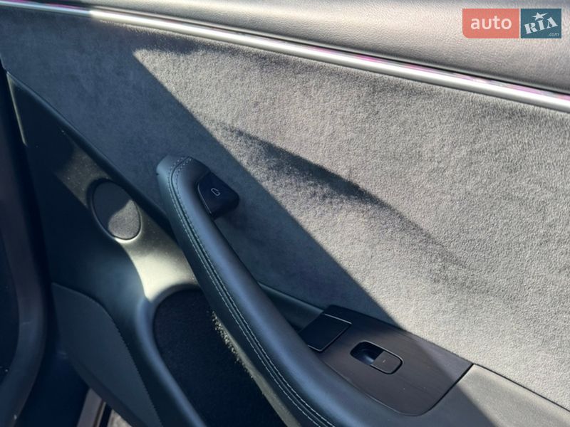 Седан Tesla Model 3 2024 в Ивано-Франковске
