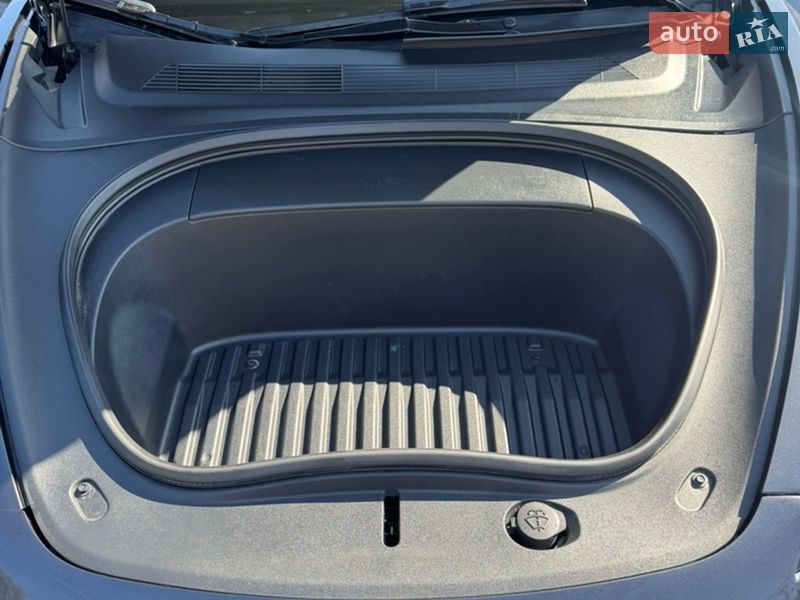 Седан Tesla Model 3 2024 в Ивано-Франковске